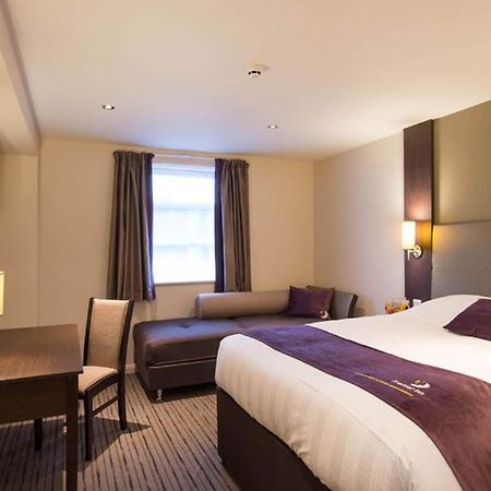 Premier Inn Tring Luaran gambar