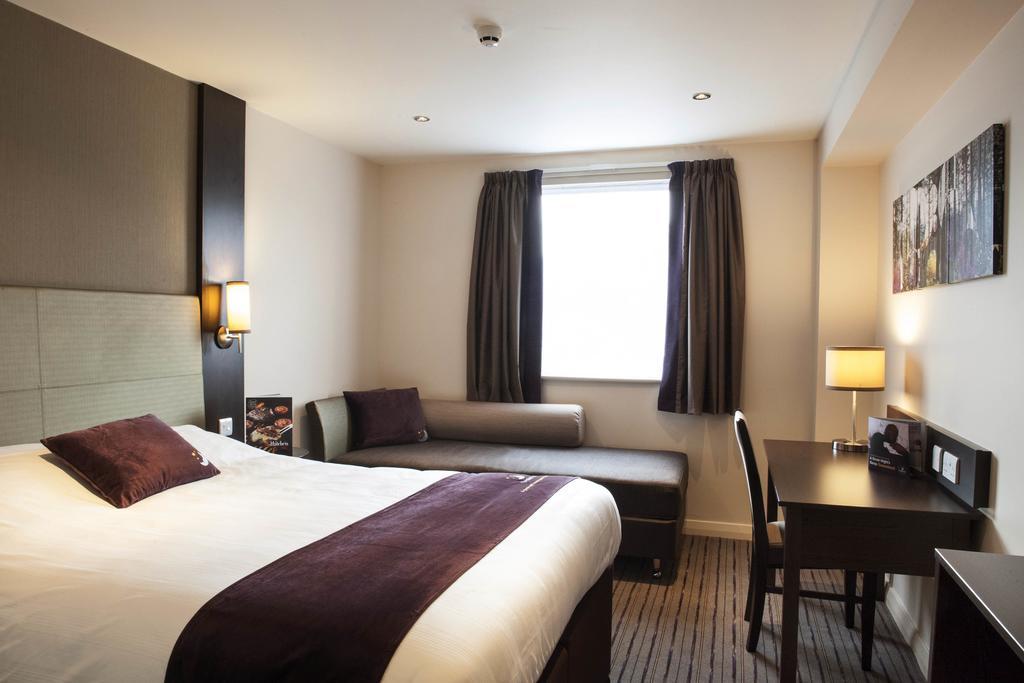 Premier Inn Tring Luaran gambar