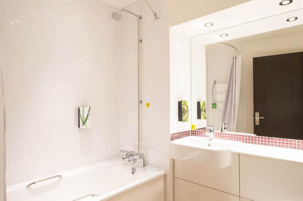 Premier Inn Tring Luaran gambar
