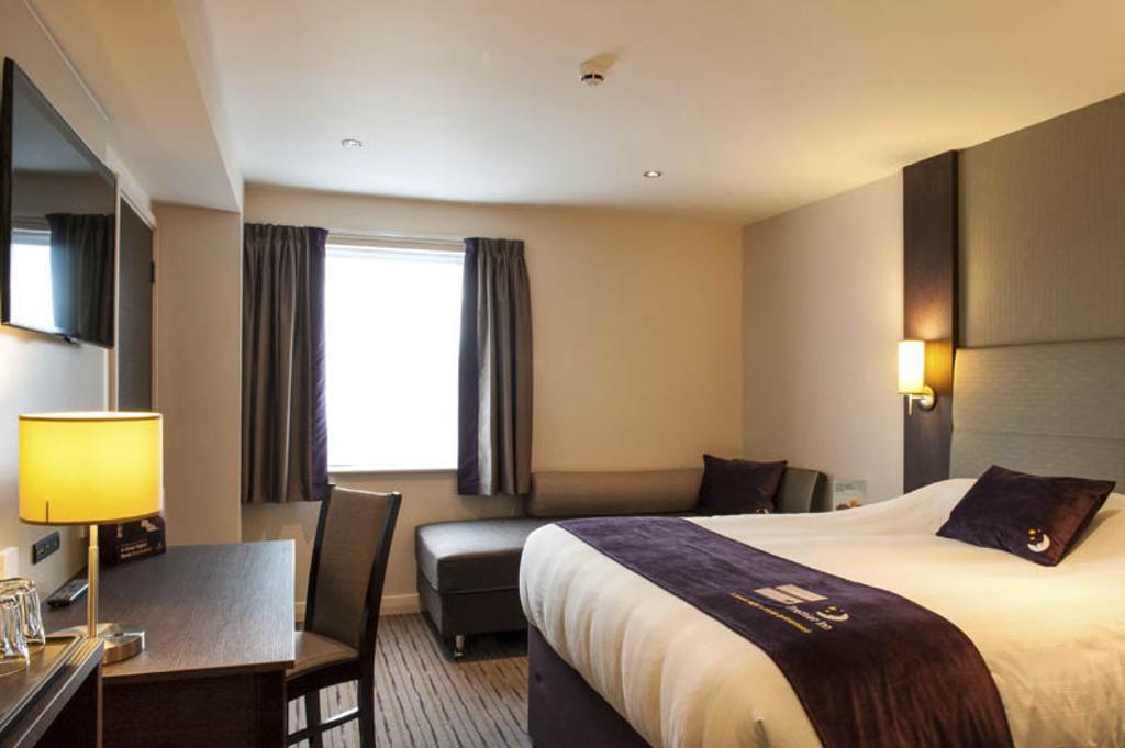 Premier Inn Tring Luaran gambar