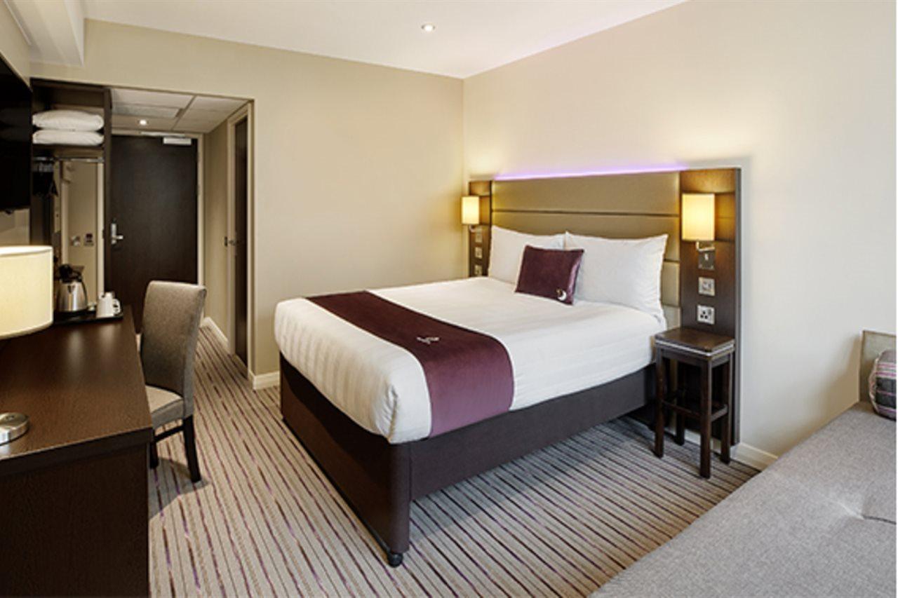 Premier Inn Tring Luaran gambar