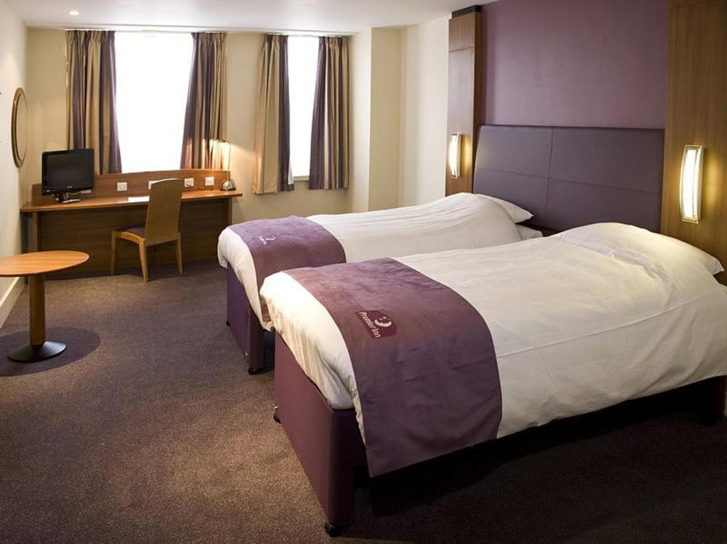 Premier Inn Tring Bilik gambar
