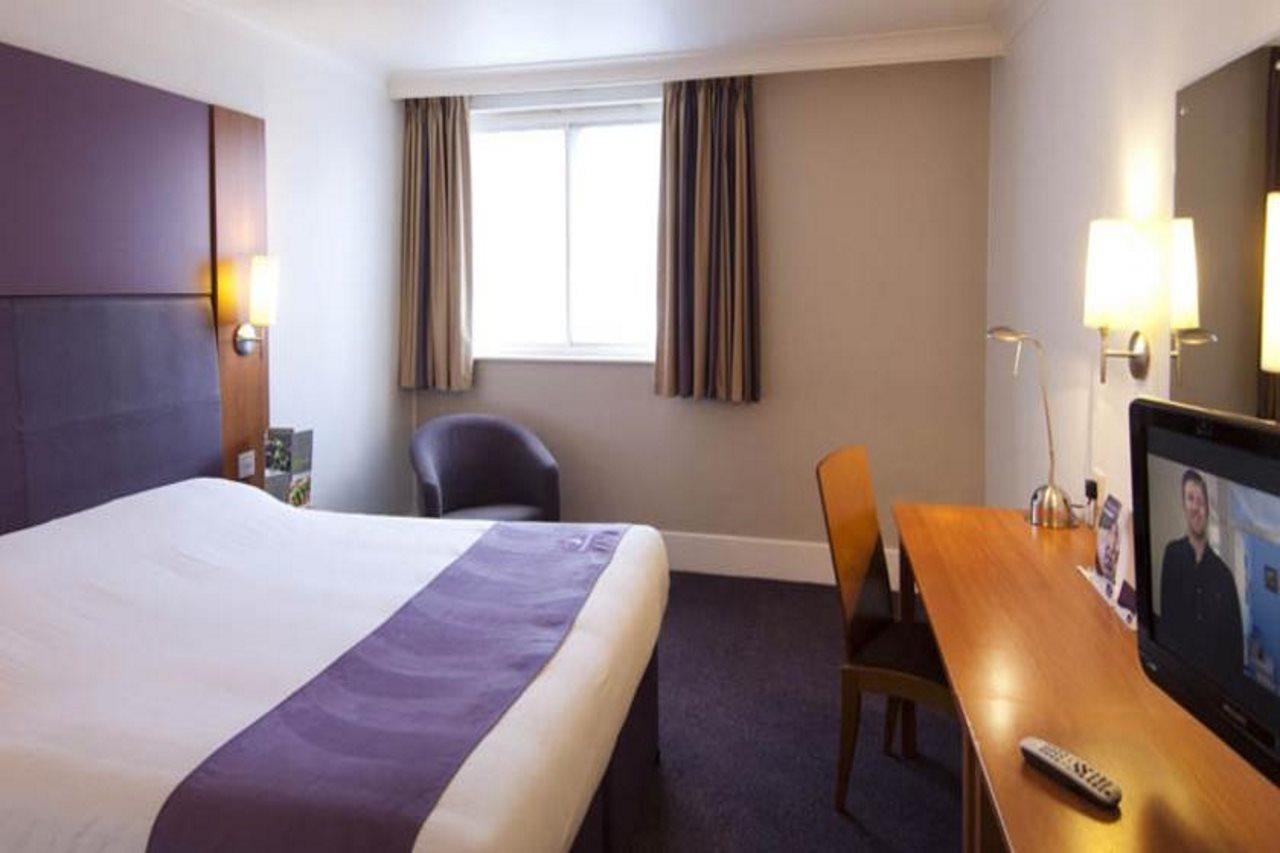 Premier Inn Tring Luaran gambar