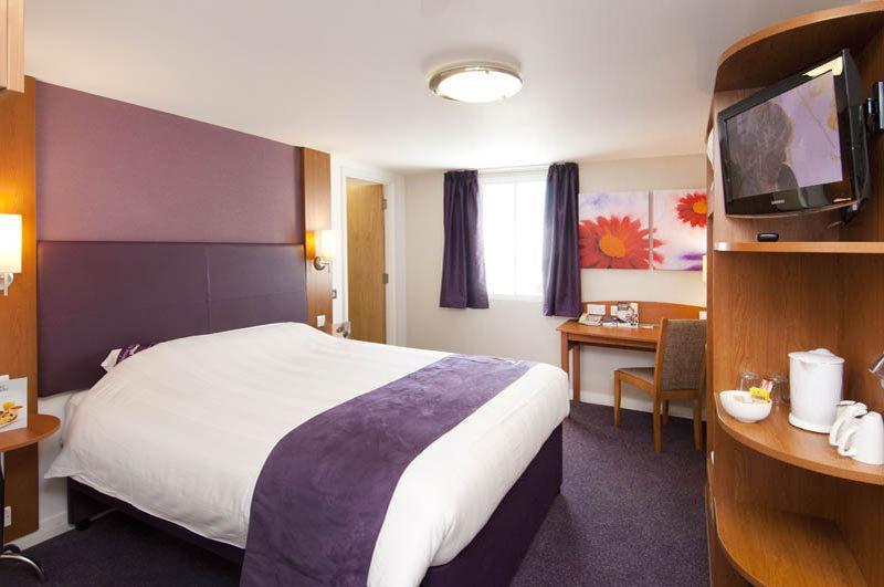Premier Inn Tring Luaran gambar