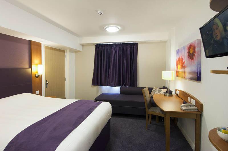 Premier Inn Tring Luaran gambar